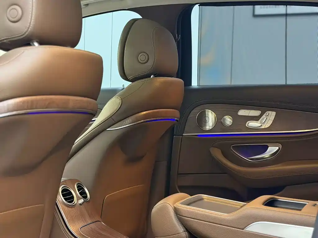 Mercedes-Benz E-Class 2022 — фото 8