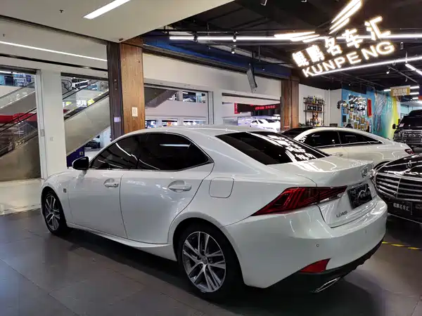 Lexus IS 2017