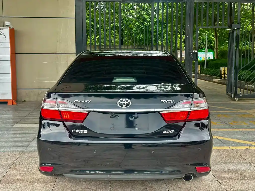 Toyota Camry 2016 — фото 8