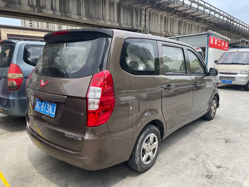 Wuling Hongguang 2017