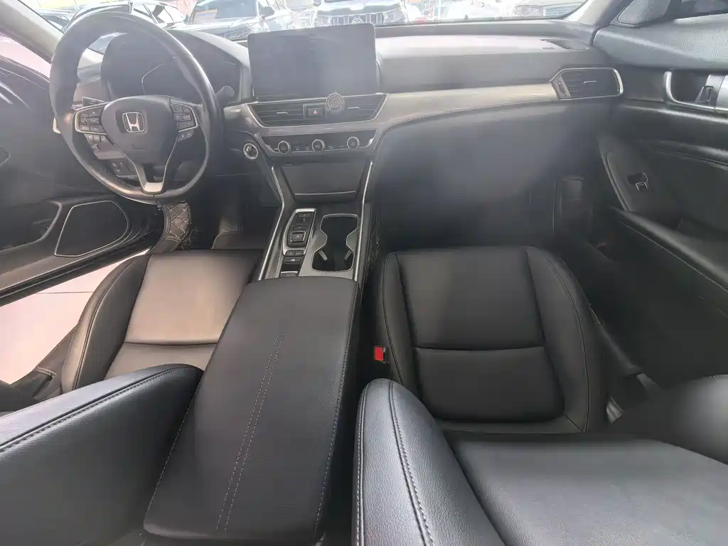 Honda Accord 2022 — фото 11