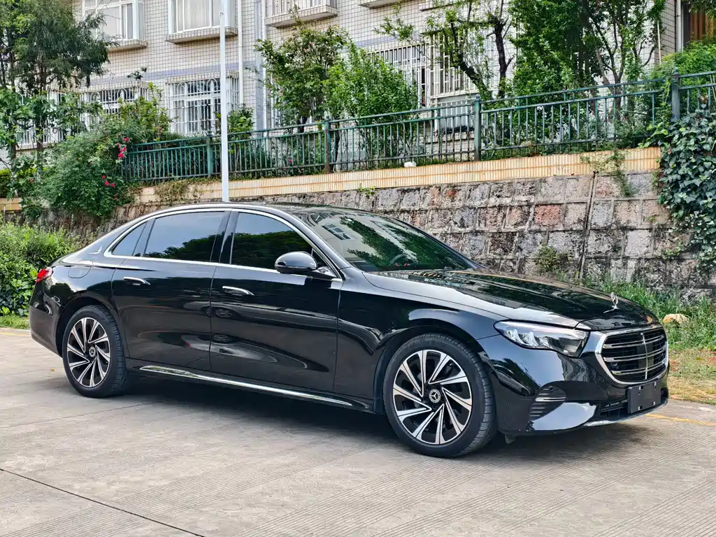 Mercedes-Benz E-Class 2025 — фото 3