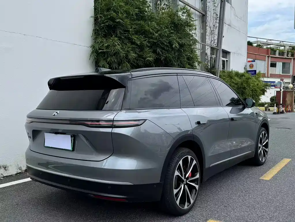 NIO ES8 2024