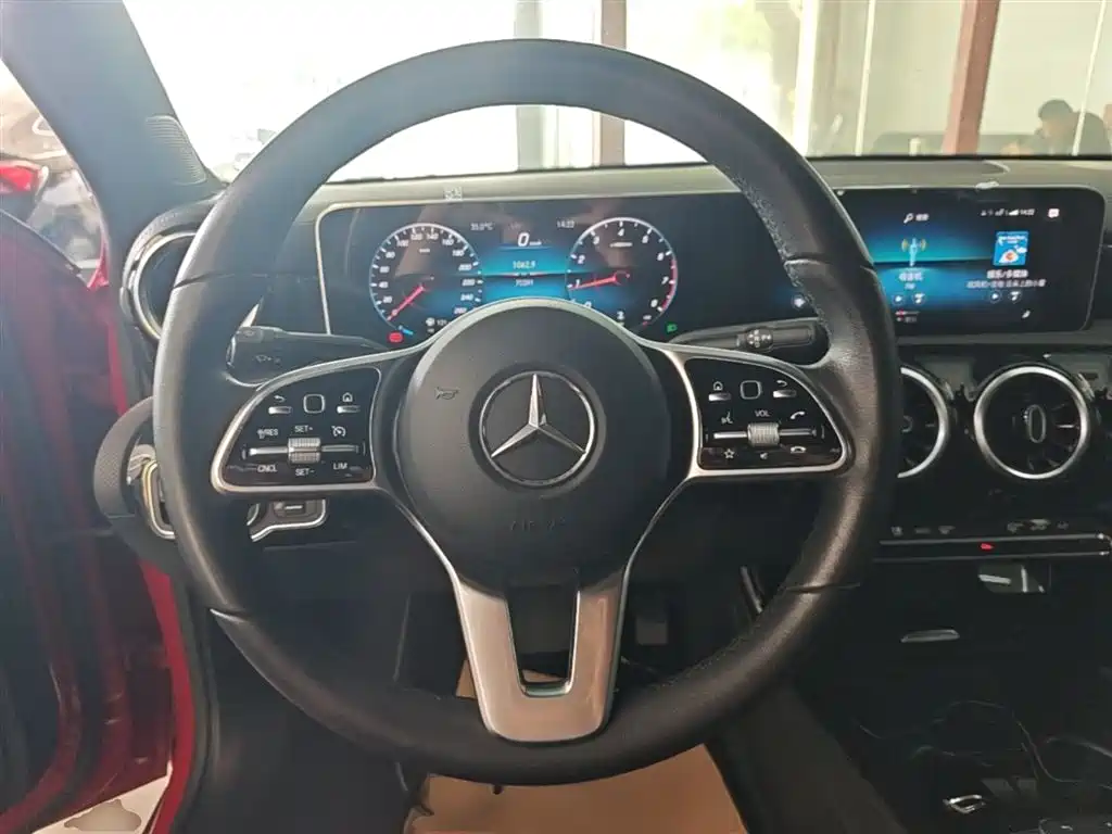 Mercedes-Benz A-Class 2020 — фото 11
