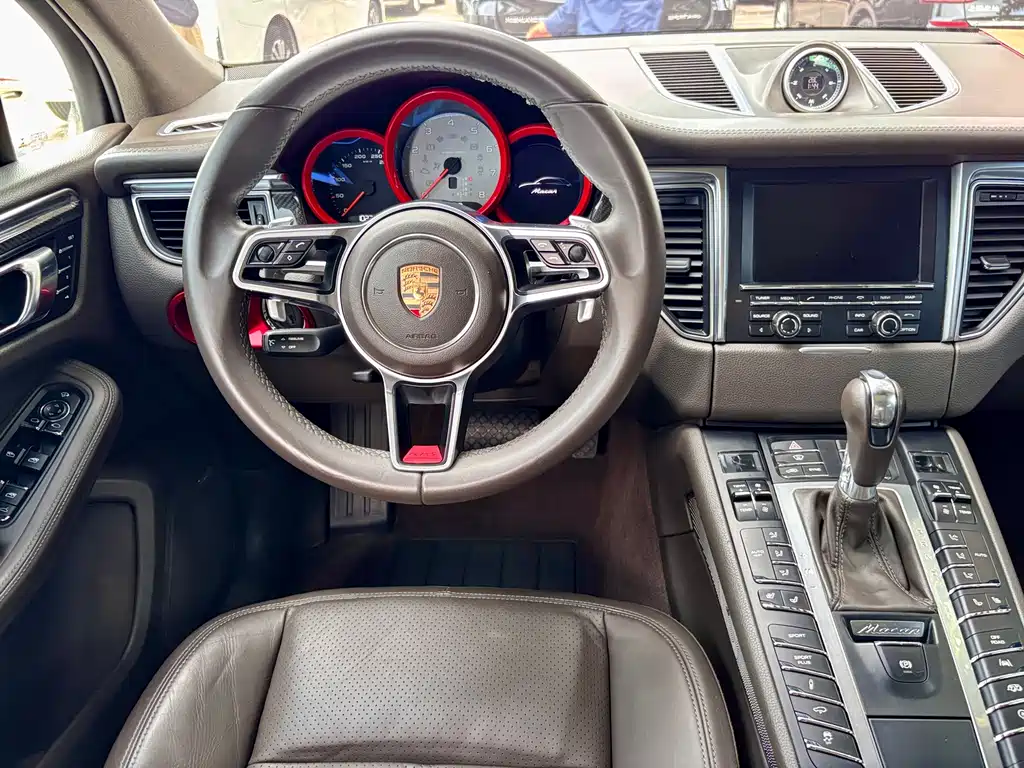 Porsche Macan 2015 — фото 10