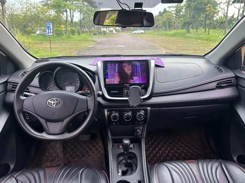 Toyota Yaris L 2018 — фото 11