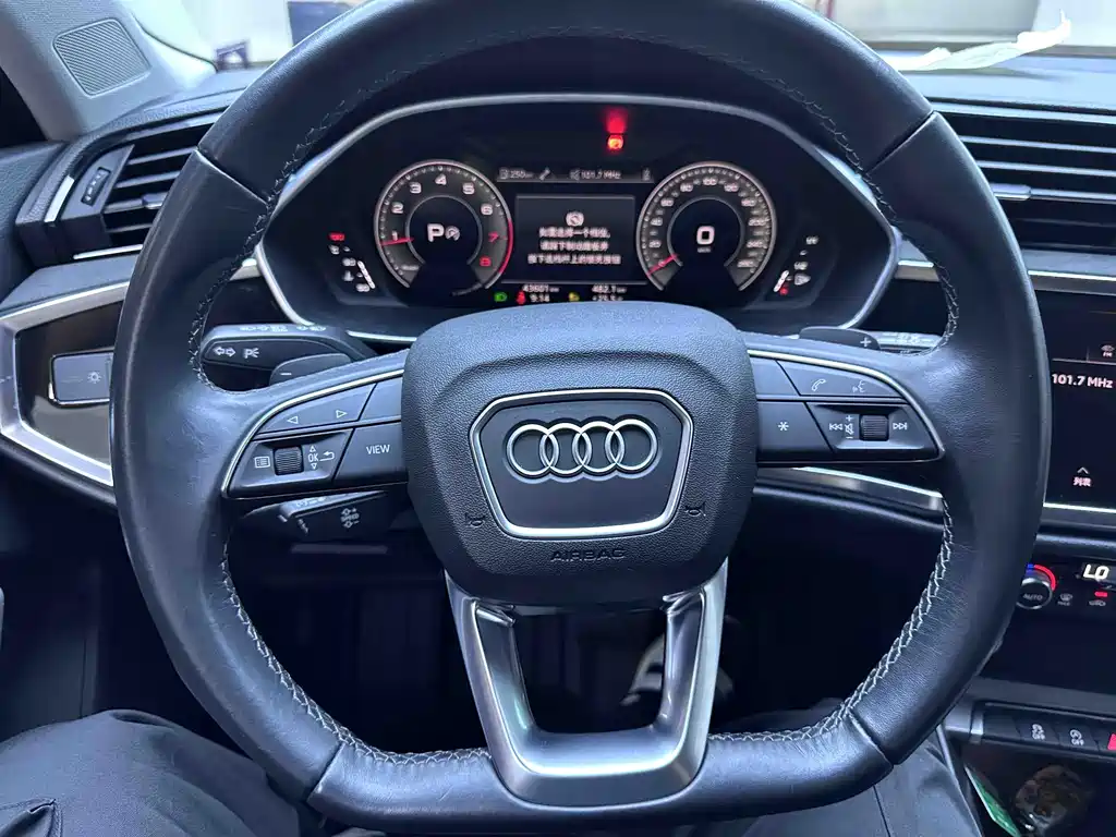 Audi Q3 2023 — фото 13