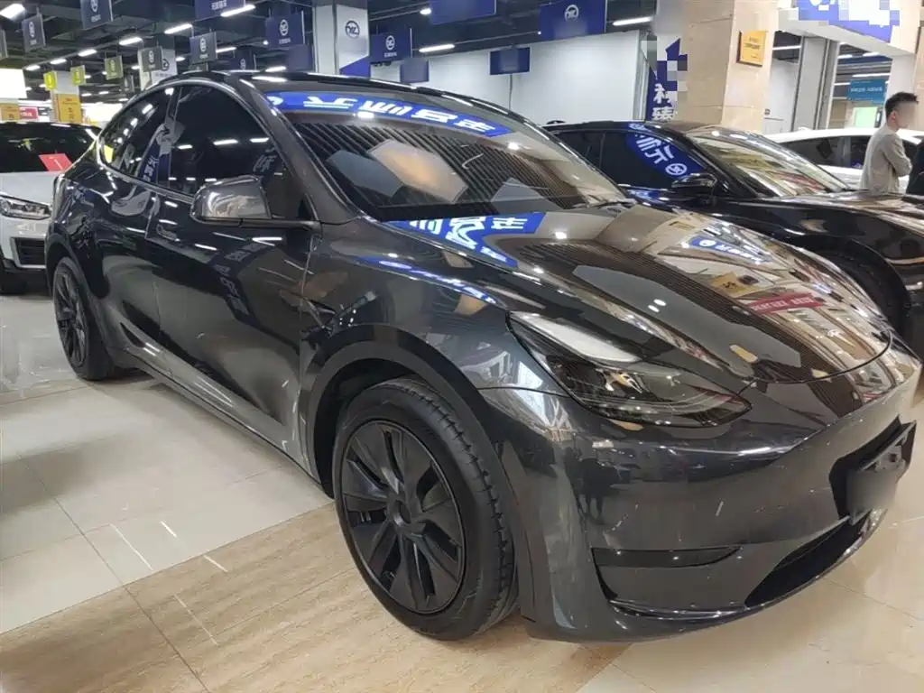 Tesla Model Y 2025 — фото 4