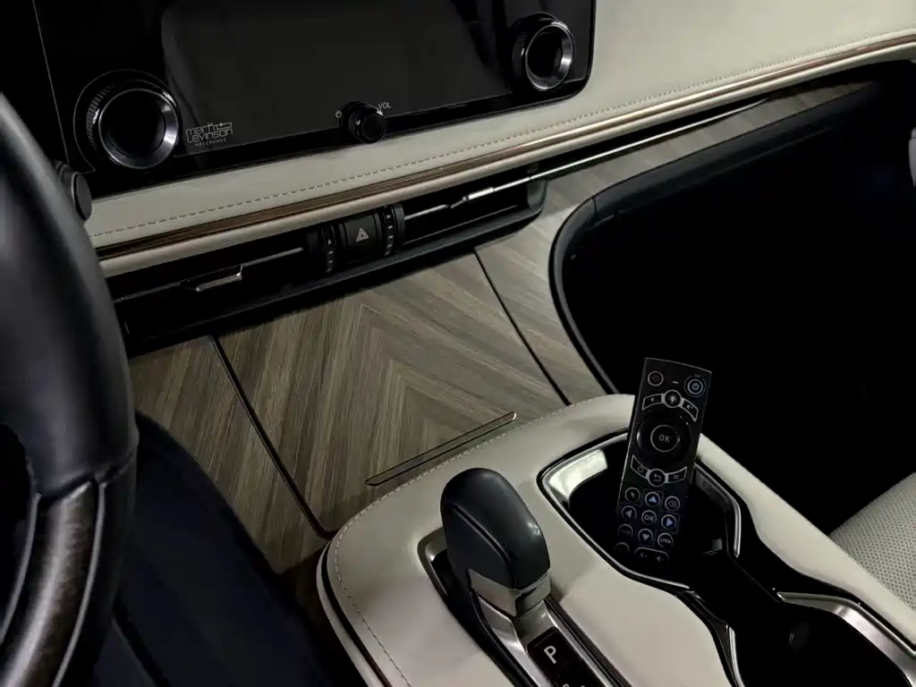Lexus LM 2023