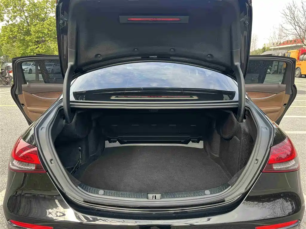 Mercedes-Benz E-Class 2022 — фото 29
