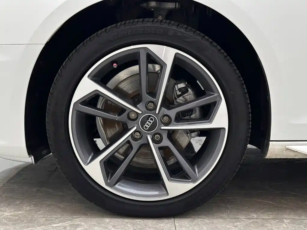 Audi A4L 2024 — фото 18