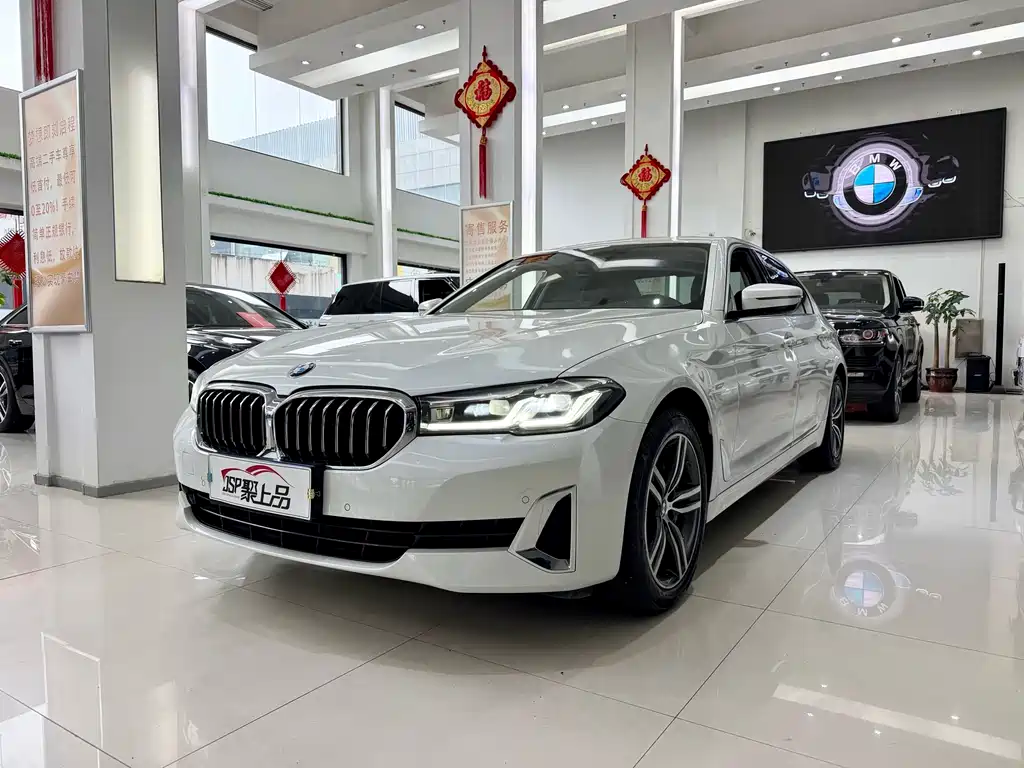 BMW 5 Series 2021 — фото 1
