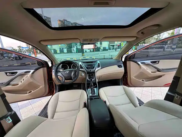 Hyundai Elantra Langdong 2013