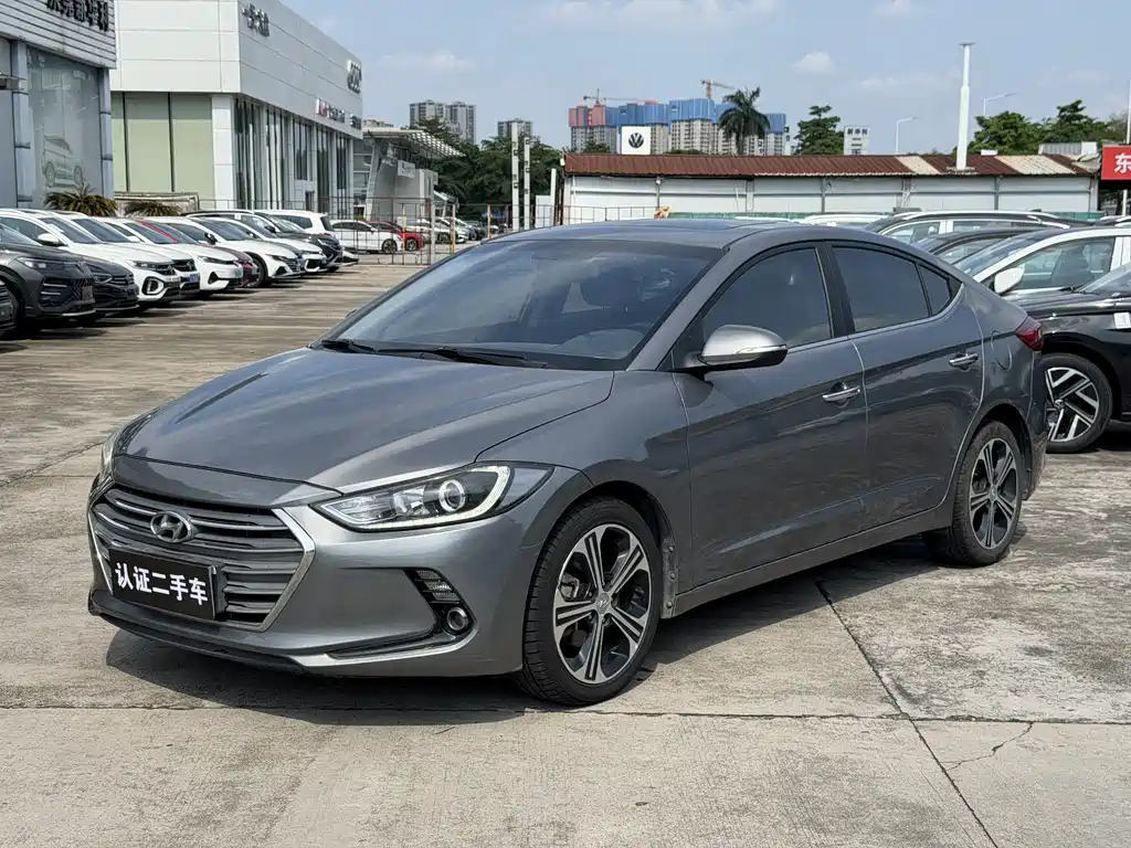 Hyundai Elantra 2018 — фото 1