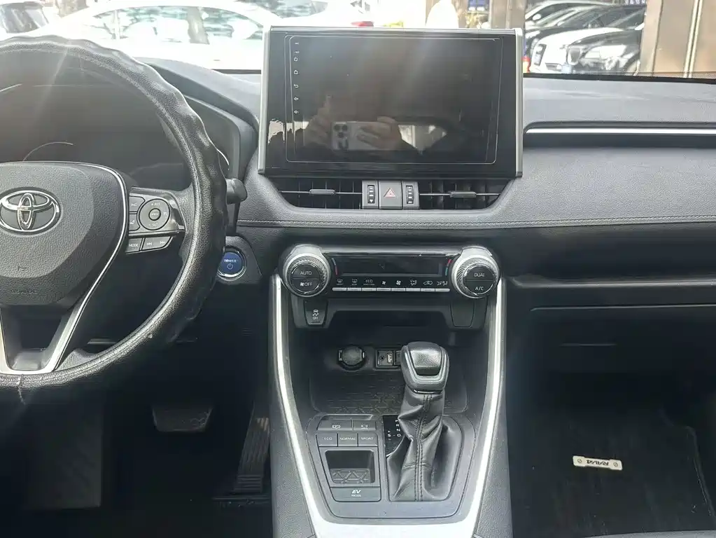 Toyota RAV4 2020 — фото 10