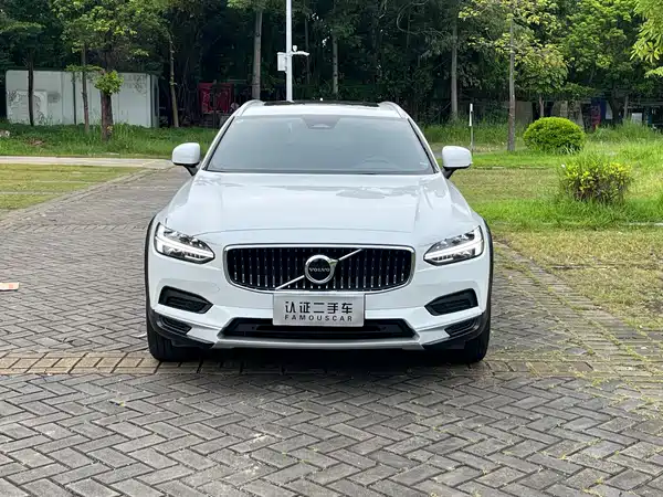 Volvo V90 2022