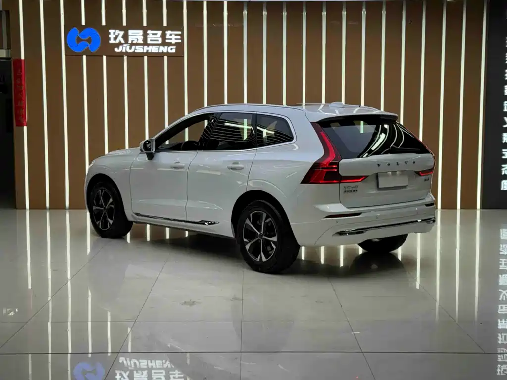Volvo XC60 2025 — фото 4