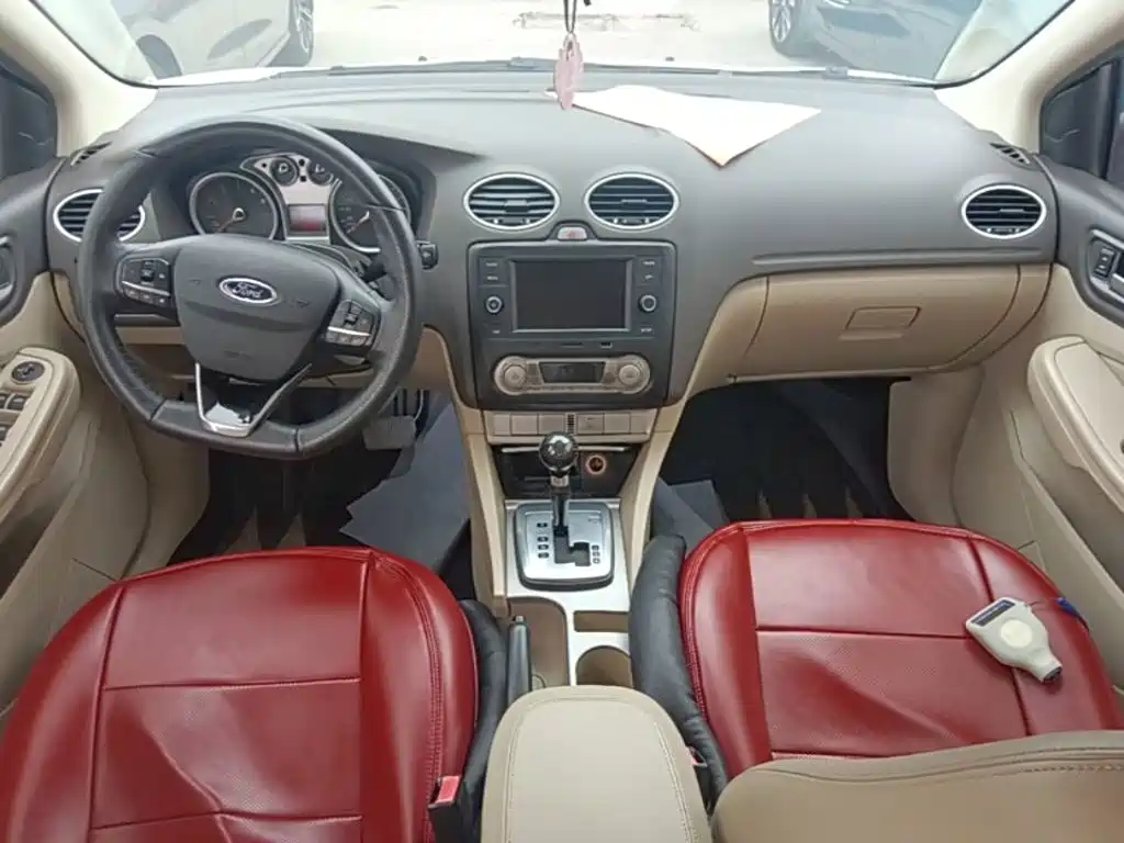 Ford Focus 2015 — фото 10