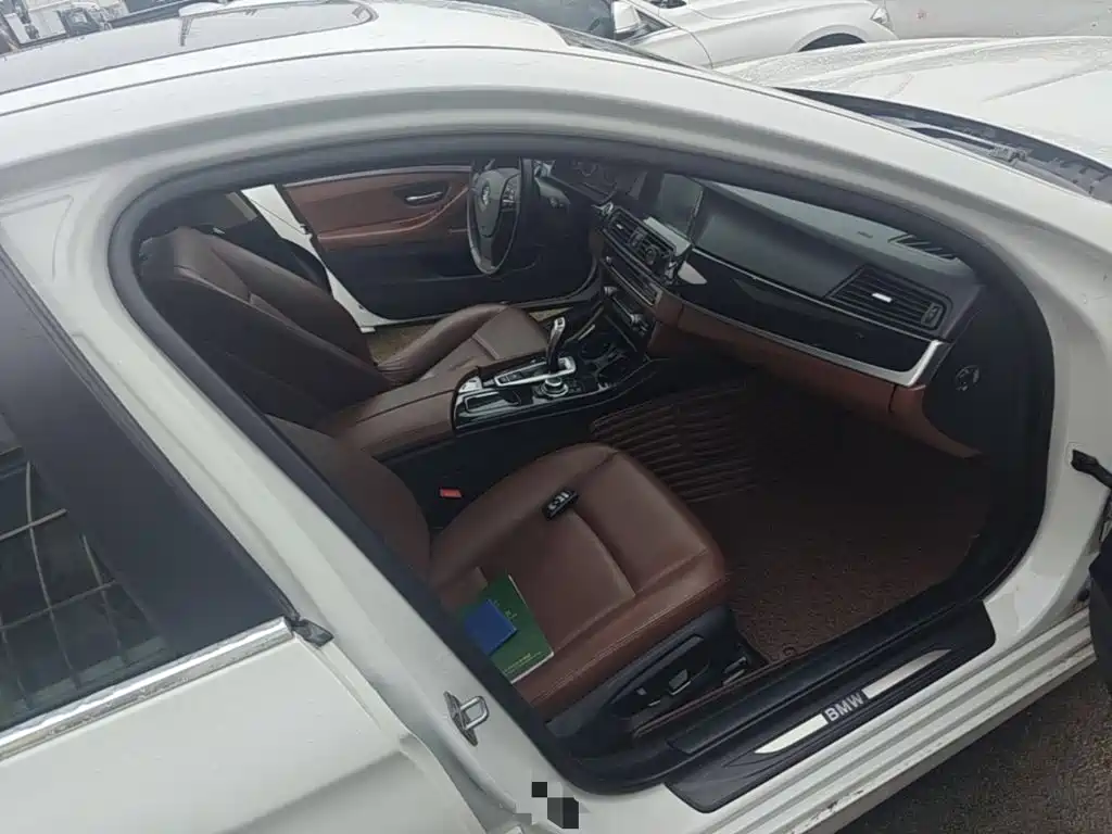BMW 5 Series 2015 — фото 11