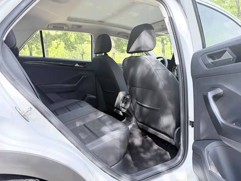 Volkswagen T-Roc 2022 — фото 11