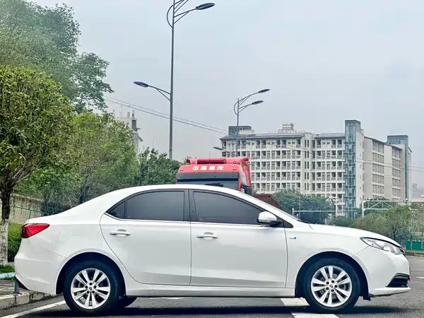 Roewe 360 2015