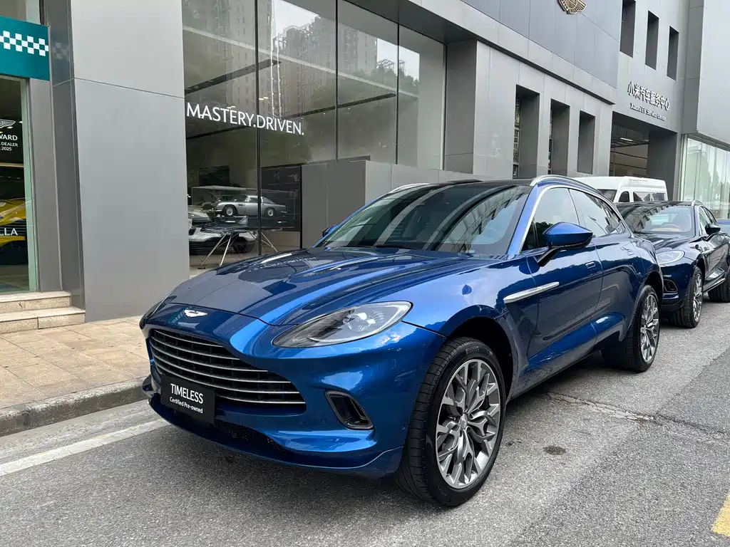 Aston Martin DBX 2025