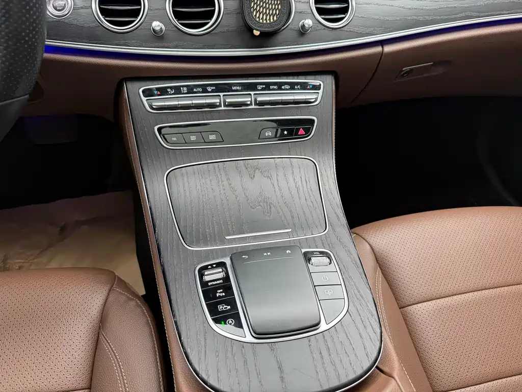 Mercedes-Benz E-Class 2022 — фото 8