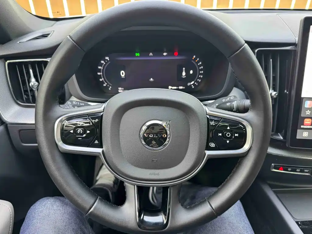 Volvo XC60 2025 — фото 14