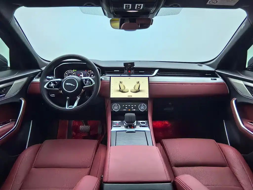 Jaguar F-PACE 2021 — фото 18