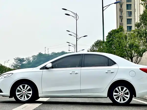 Roewe 360 2015