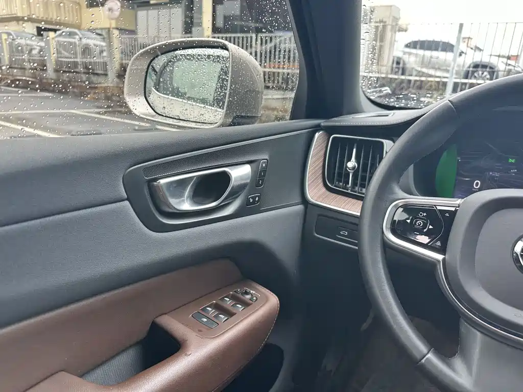 Volvo XC60 PHEV 2024 — фото 15
