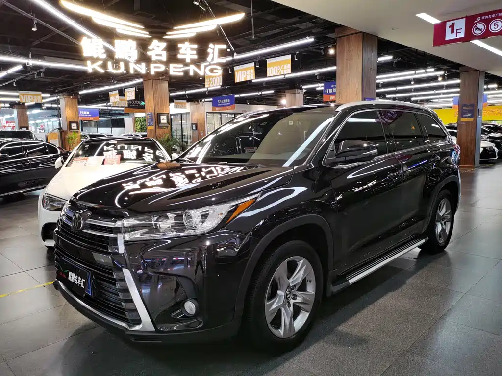 Toyota Highlander 2021 — фото 1