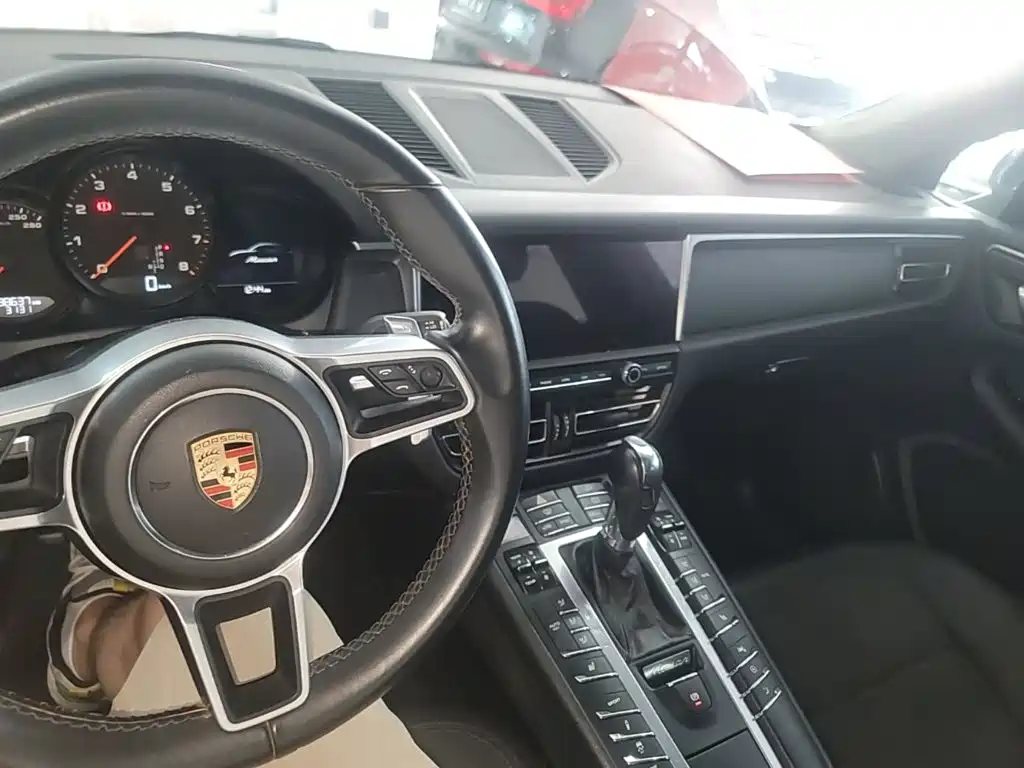 Porsche Macan 2019 — фото 10