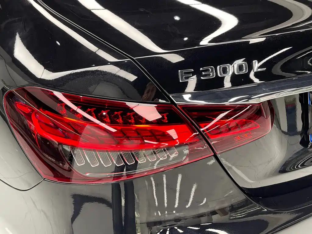 Mercedes-Benz E-Class 2021 — фото 20