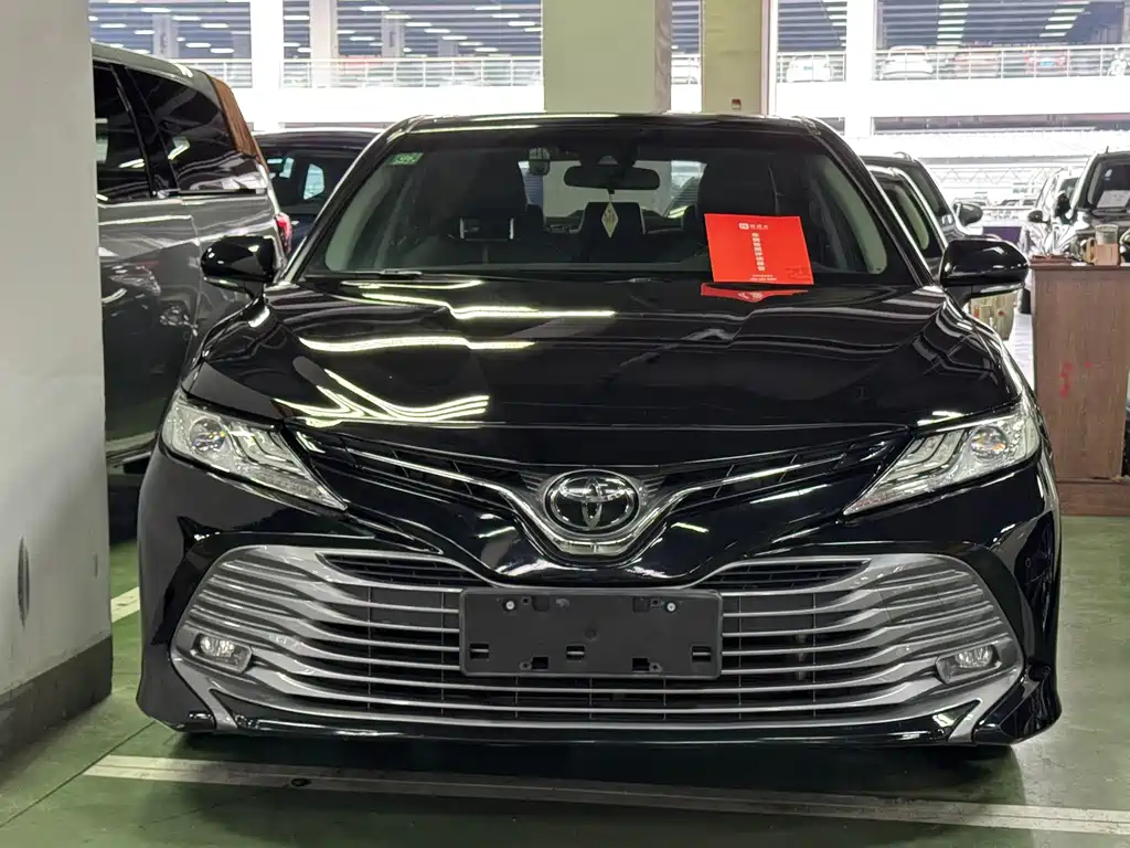 Toyota Camry 2019 — фото 2