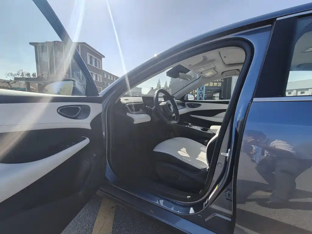 BYD Seal 05 DM-i 2025 — фото 9