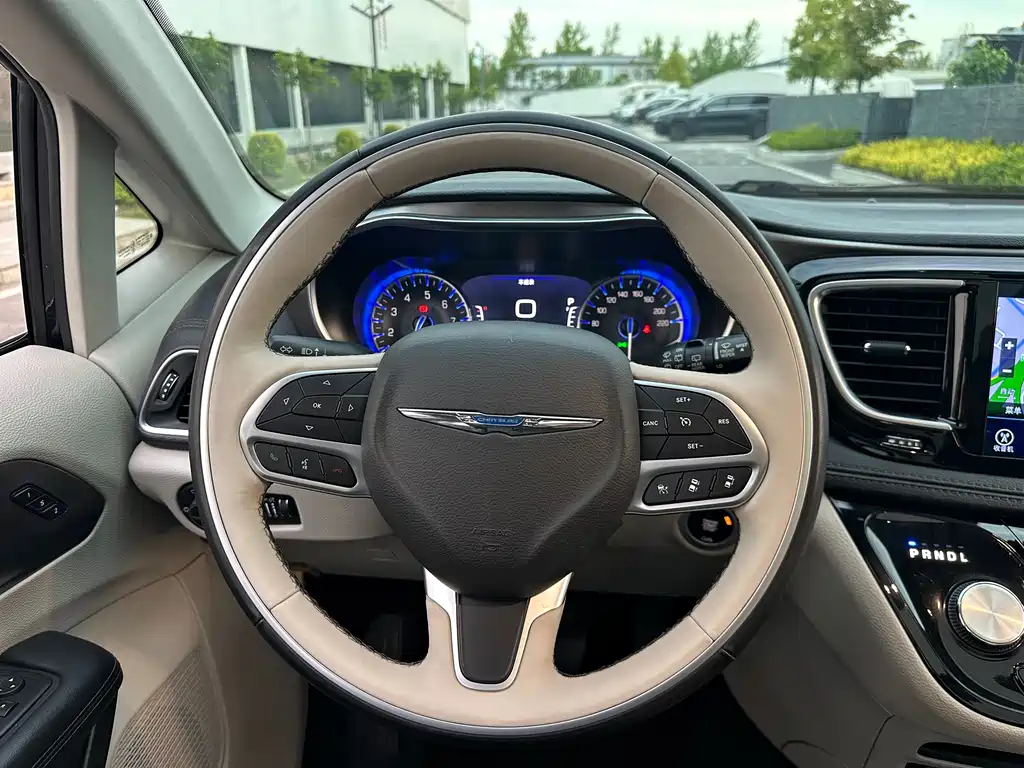 Chrysler Grand Voyager 2017 — фото 41