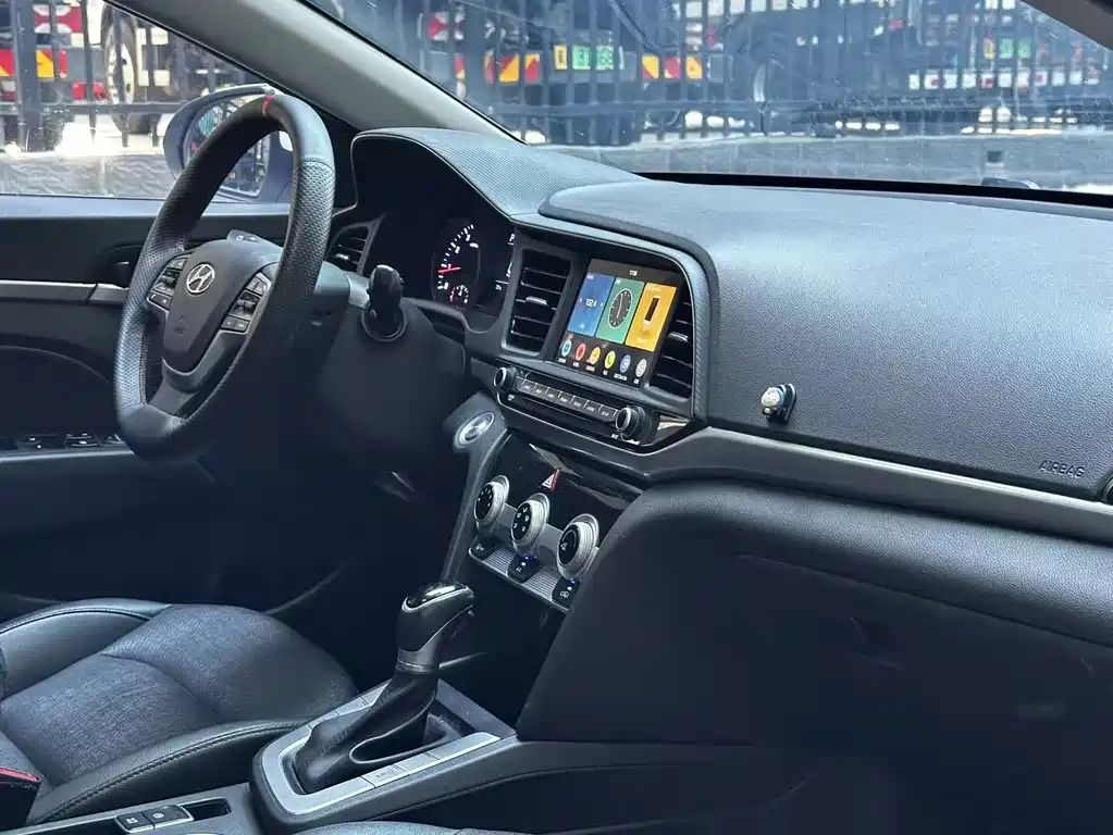 Hyundai Elantra 2020 — фото 13