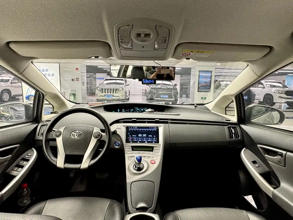 Toyota Prius 2012 — фото 14