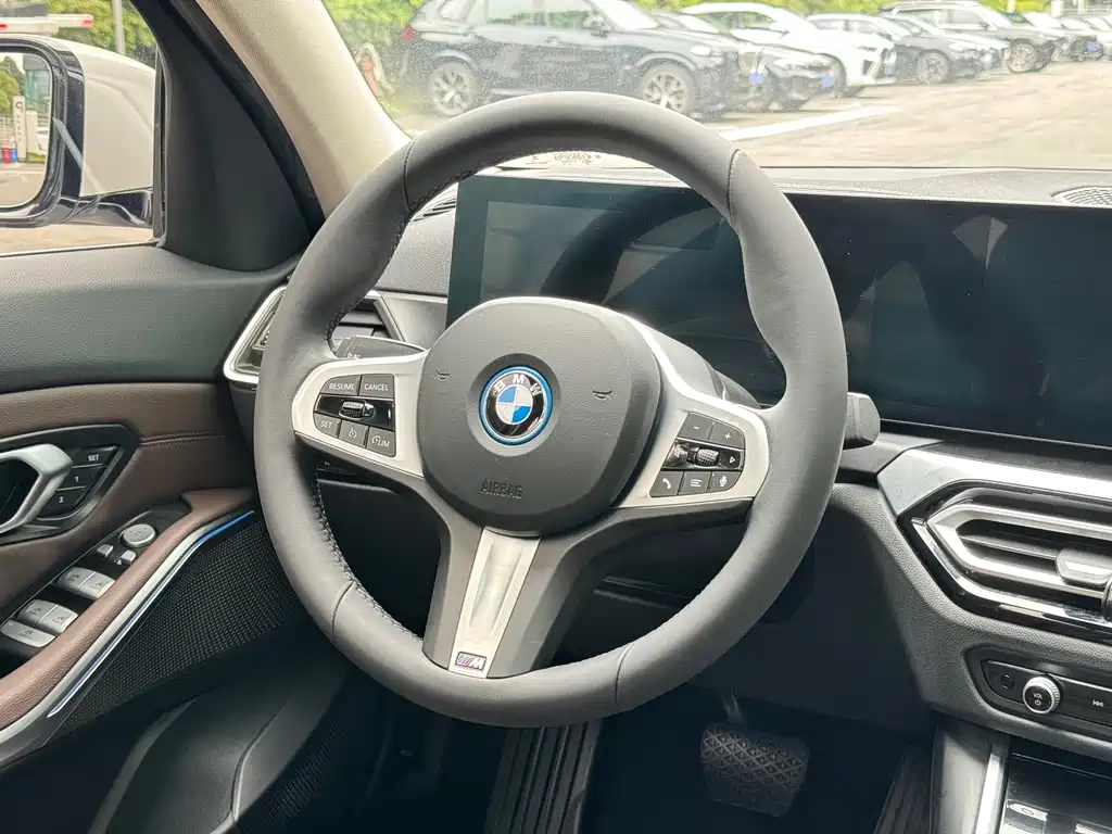 BMW i3 2024 — фото 9