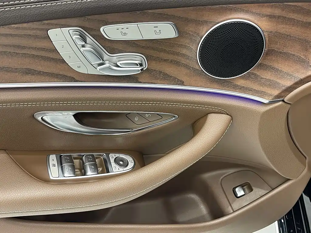 Mercedes-Benz E-Class 2021 — фото 16