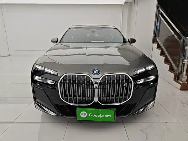 BMW i7 2024