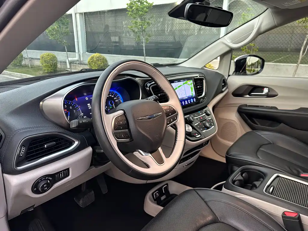 Chrysler Grand Voyager 2017 — фото 11
