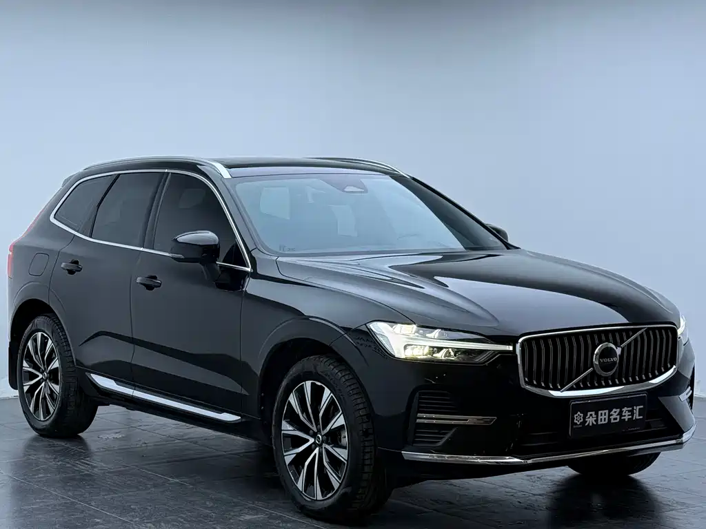 Volvo XC60 2023 — фото 3