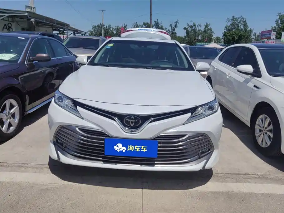 Toyota Camry 2018 — фото 2