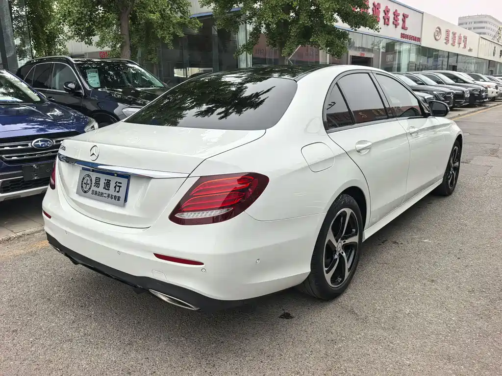 Mercedes-Benz E-Class 2017 — фото 17