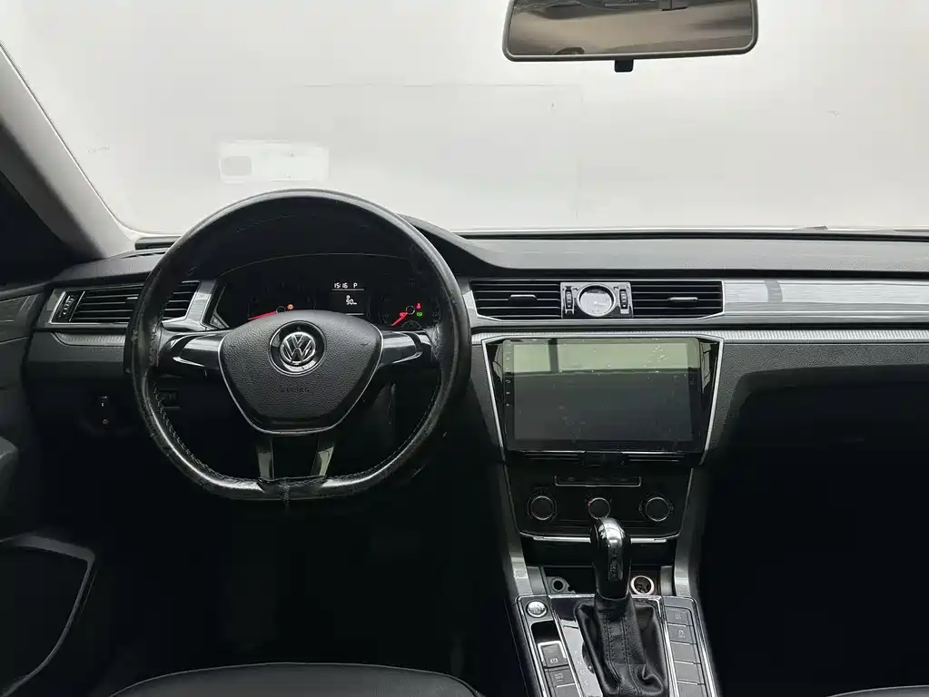 Volkswagen Passat 2018 — фото 12