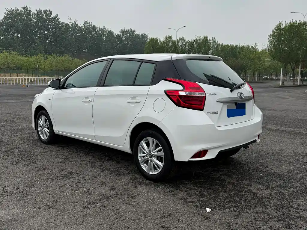 Toyota Yaris L 2019 — фото 9