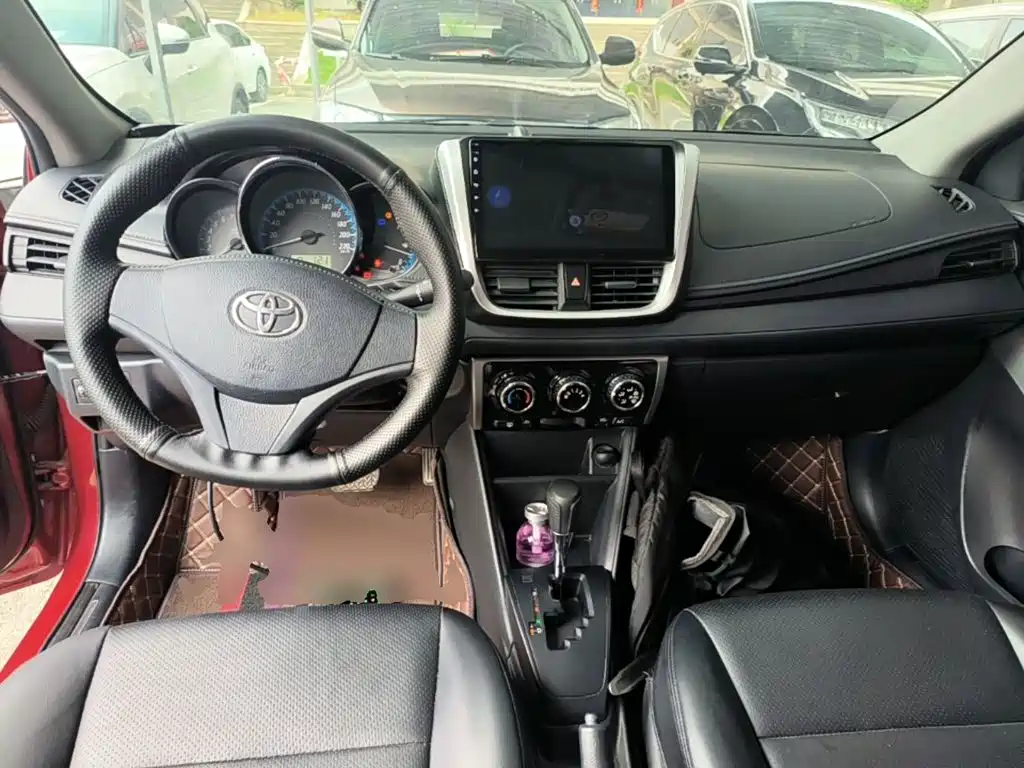 Toyota Yaris L 2019 — фото 10