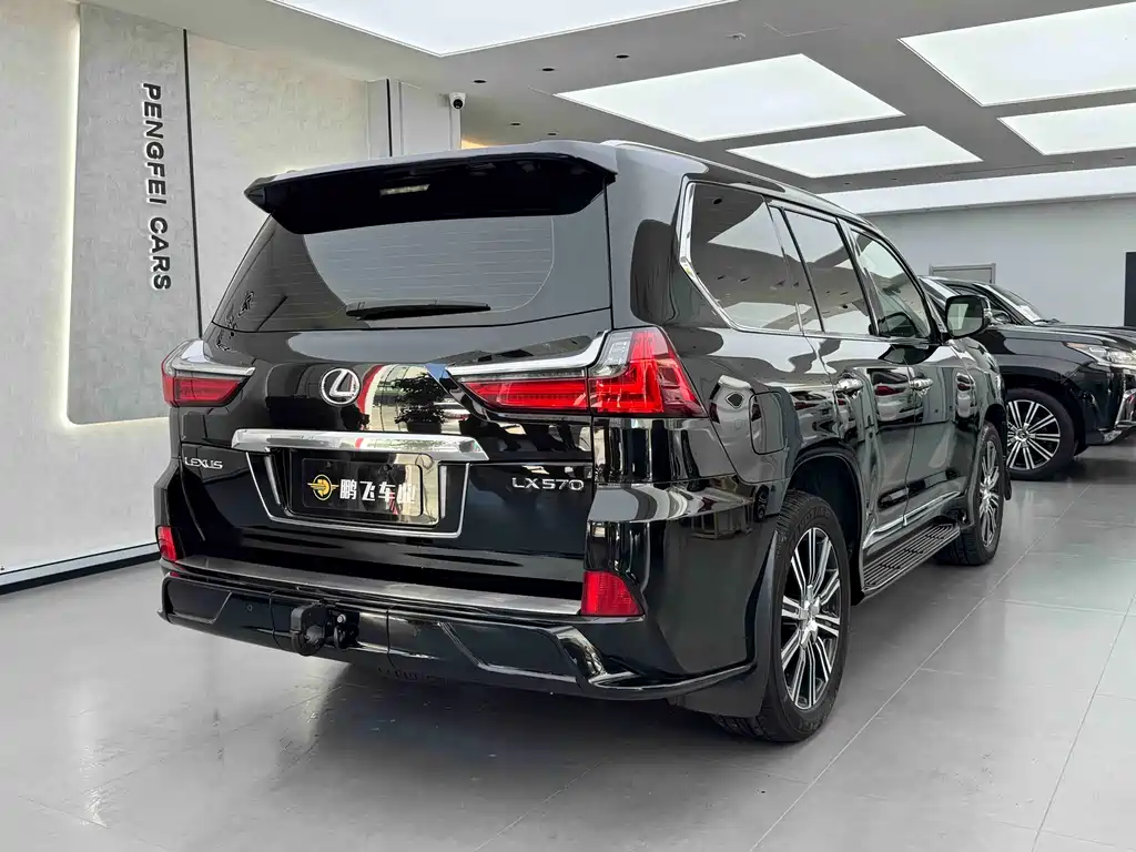 Lexus LX 2019 — фото 13